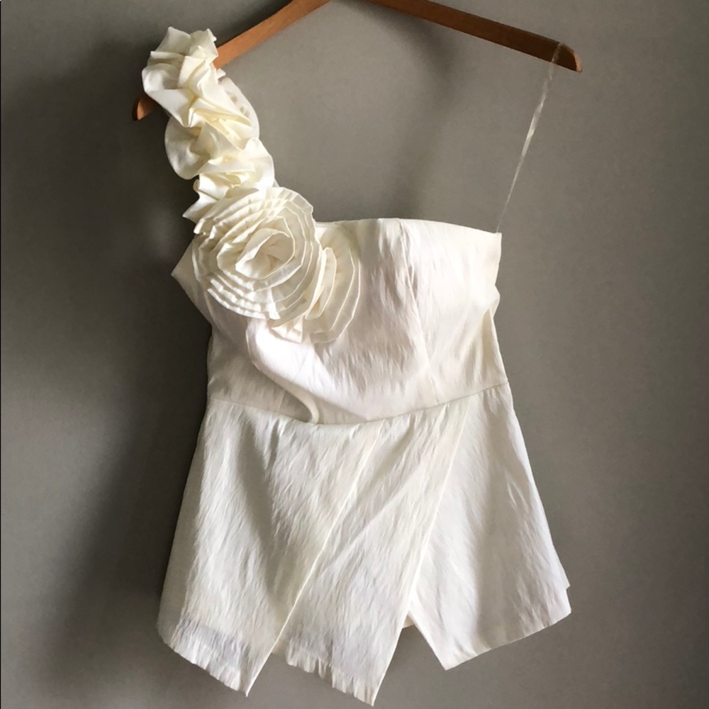 Forever 21  XXI One shoulder peplum white top L